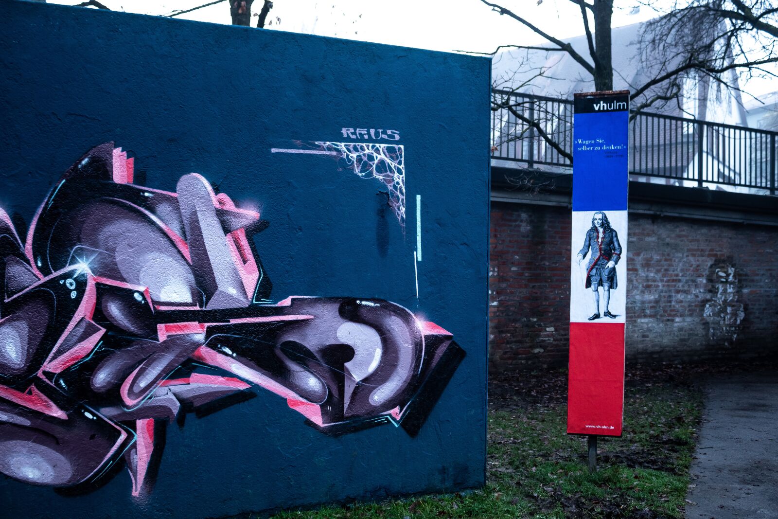 Canon EOS 1300D (EOS Rebel T6 / EOS Kiss X80) sample photo. Graffiti, wall, abstract photography