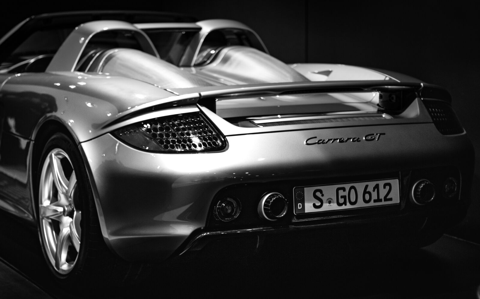 Canon EOS 70D + Canon EF 50mm F1.4 USM sample photo. Porsche carrera gt, v10 photography