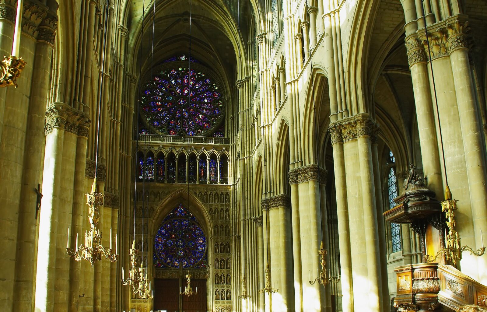 Pentax K200D sample photo. Reims, cathedral, nave photography