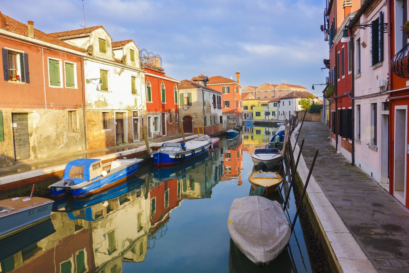 Sony Cyber-shot DSC-RX100 sample photo. Murano, venice, painted house photography