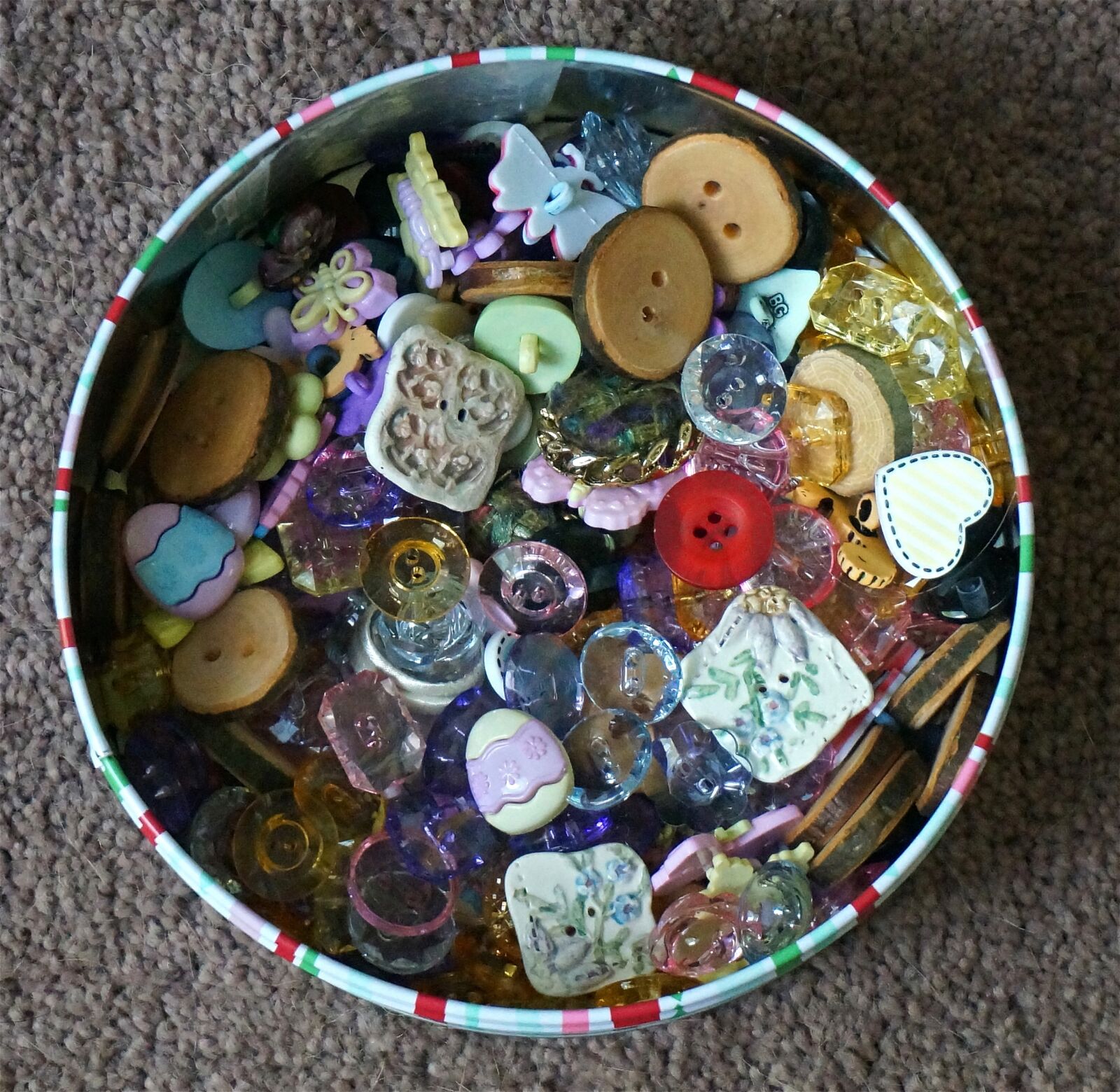 Sony Alpha NEX-5T sample photo. Button box, buttons, assorted photography