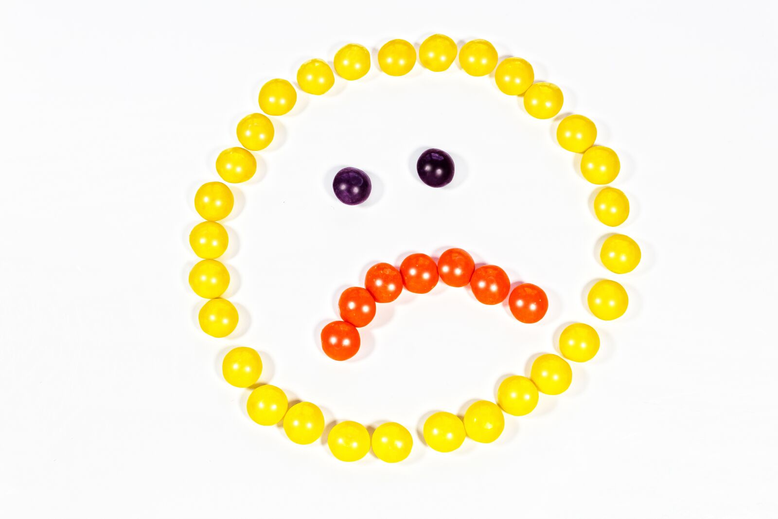 Canon EOS 1300D (EOS Rebel T6 / EOS Kiss X80) sample photo. Smiley, yellow, sad photography