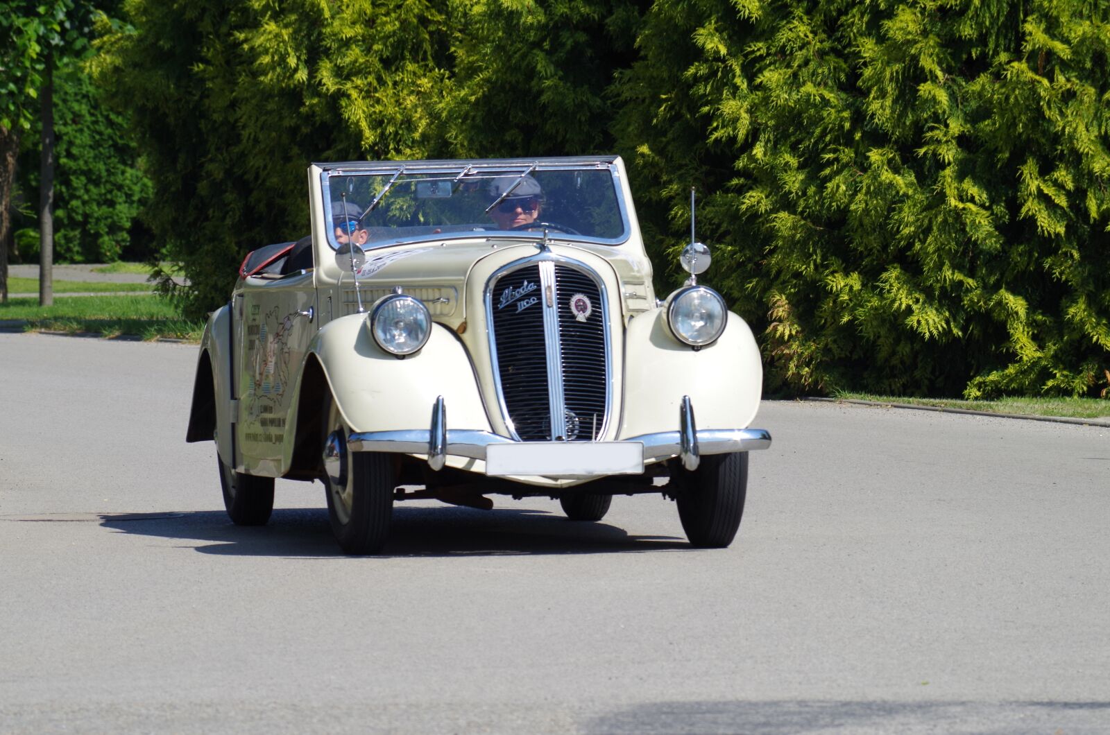 Pentax K-500 sample photo. Old, car, veteran photography