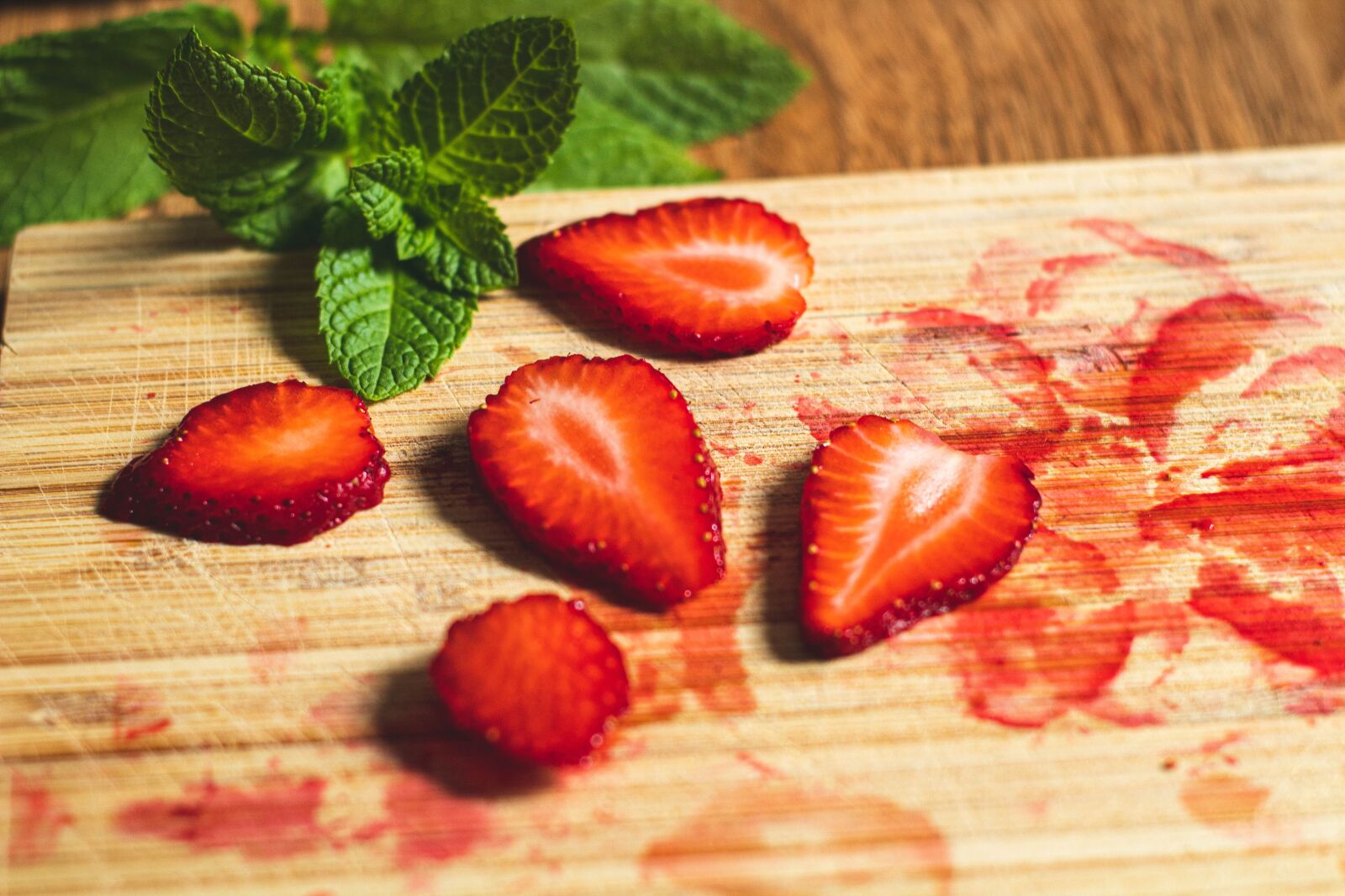 Canon EOS 1300D (EOS Rebel T6 / EOS Kiss X80) sample photo. Strawberries, slice, strawberry photography