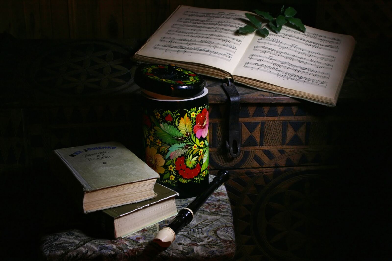 Canon EOS 30D sample photo. Chest, sheet music, box photography