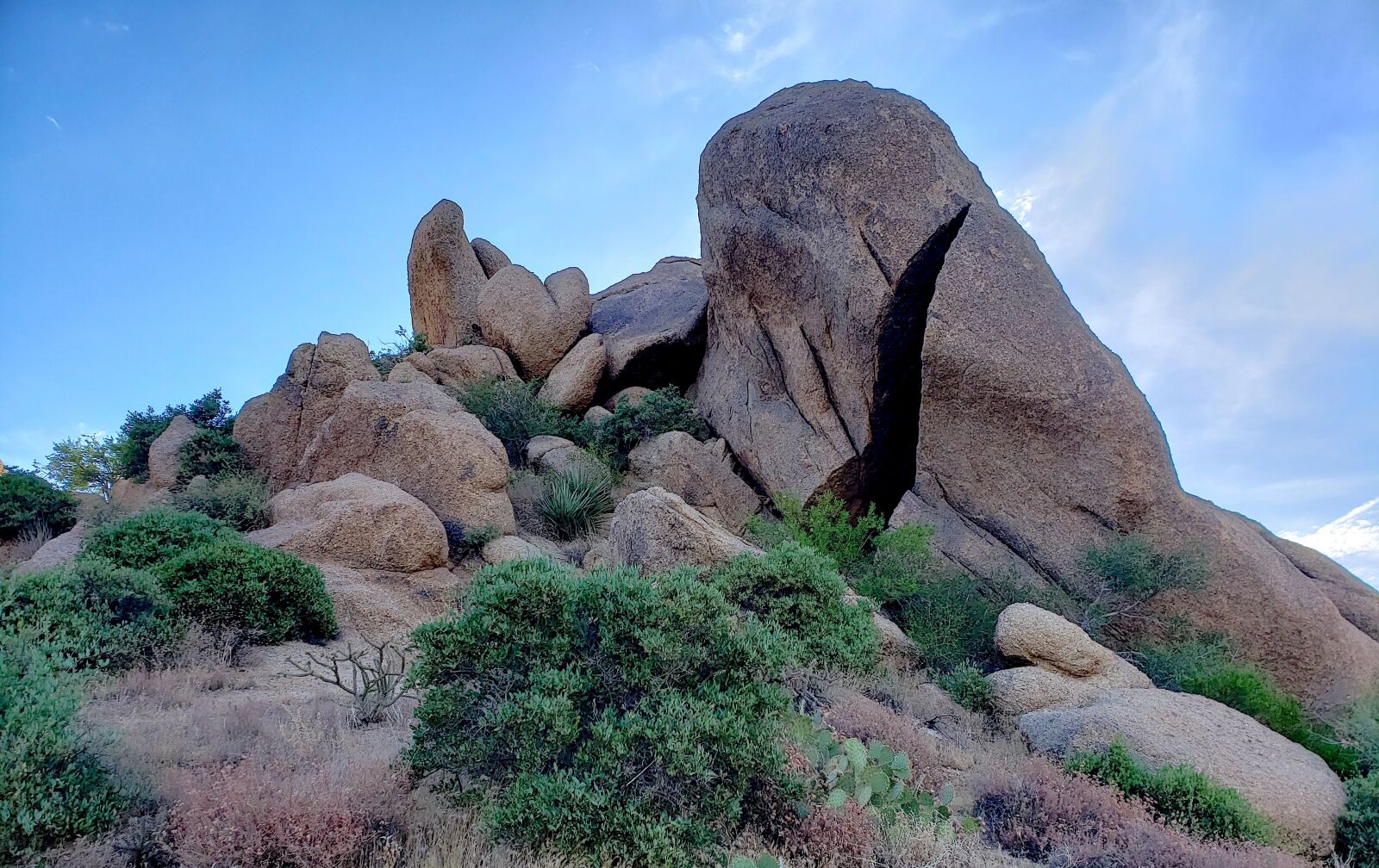 Samsung Galaxy S9+ sample photo. Rock outcropping, rock climbing photography