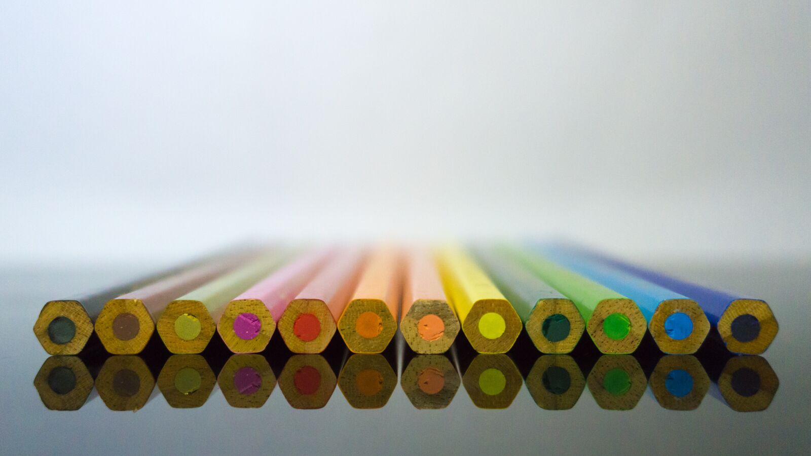Sony E 16-50mm F3.5-5.6 PZ OSS sample photo. Pencil, color, colorful photography