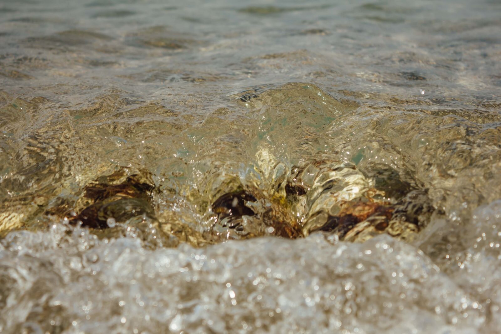 Canon EF-S 18-55mm F3.5-5.6 IS sample photo. Wave, close-up, ripple, liquid photography