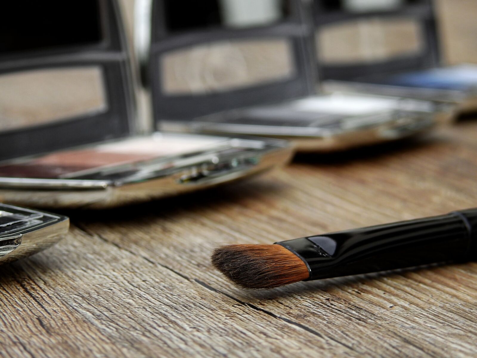 Nikon Coolpix P900 sample photo. Cosmetics, make up, makeup photography