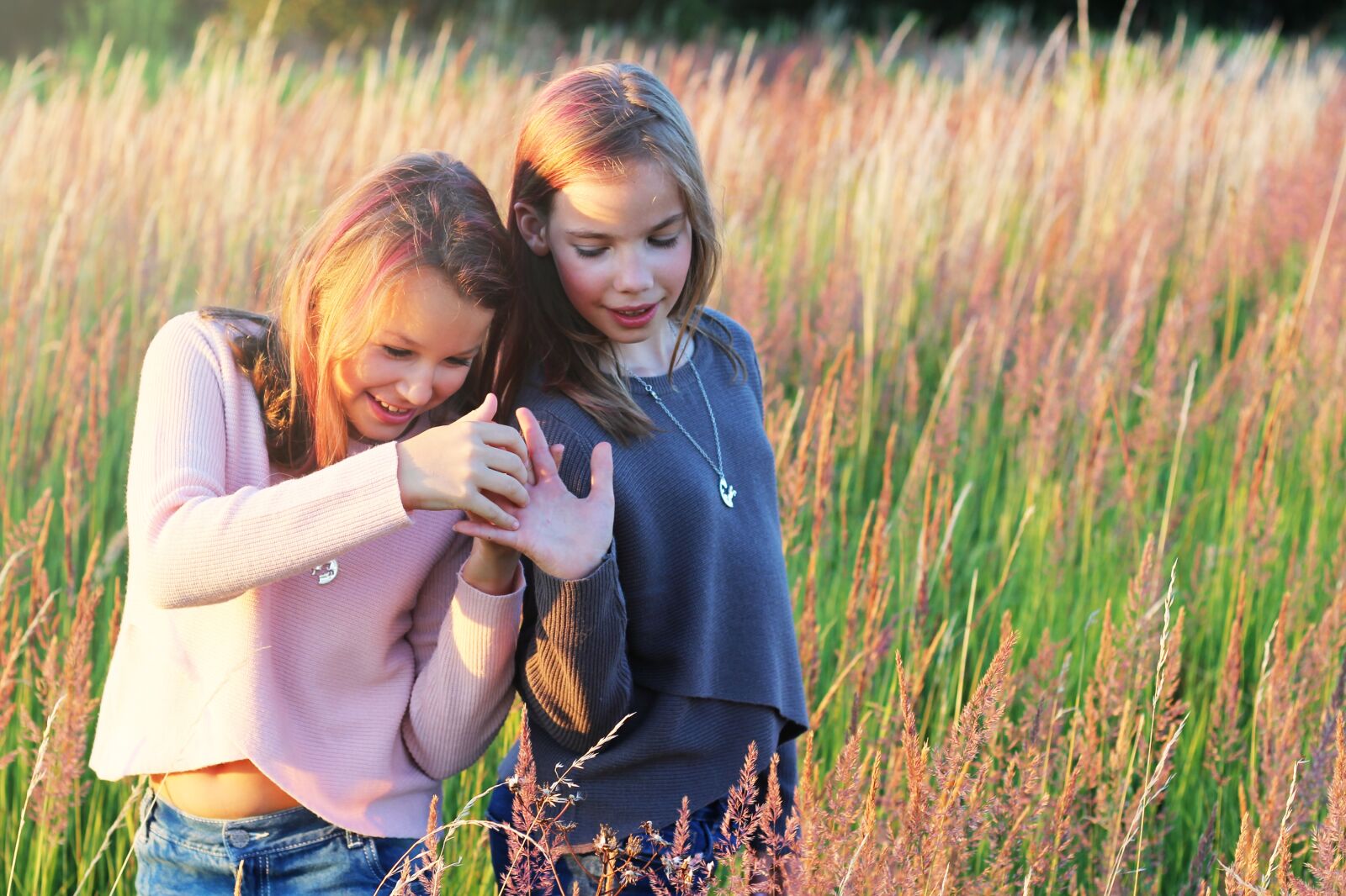 Canon EOS 700D (EOS Rebel T5i / EOS Kiss X7i) + Canon EF 50mm F1.8 STM sample photo. Teenager, meadow, grass photography