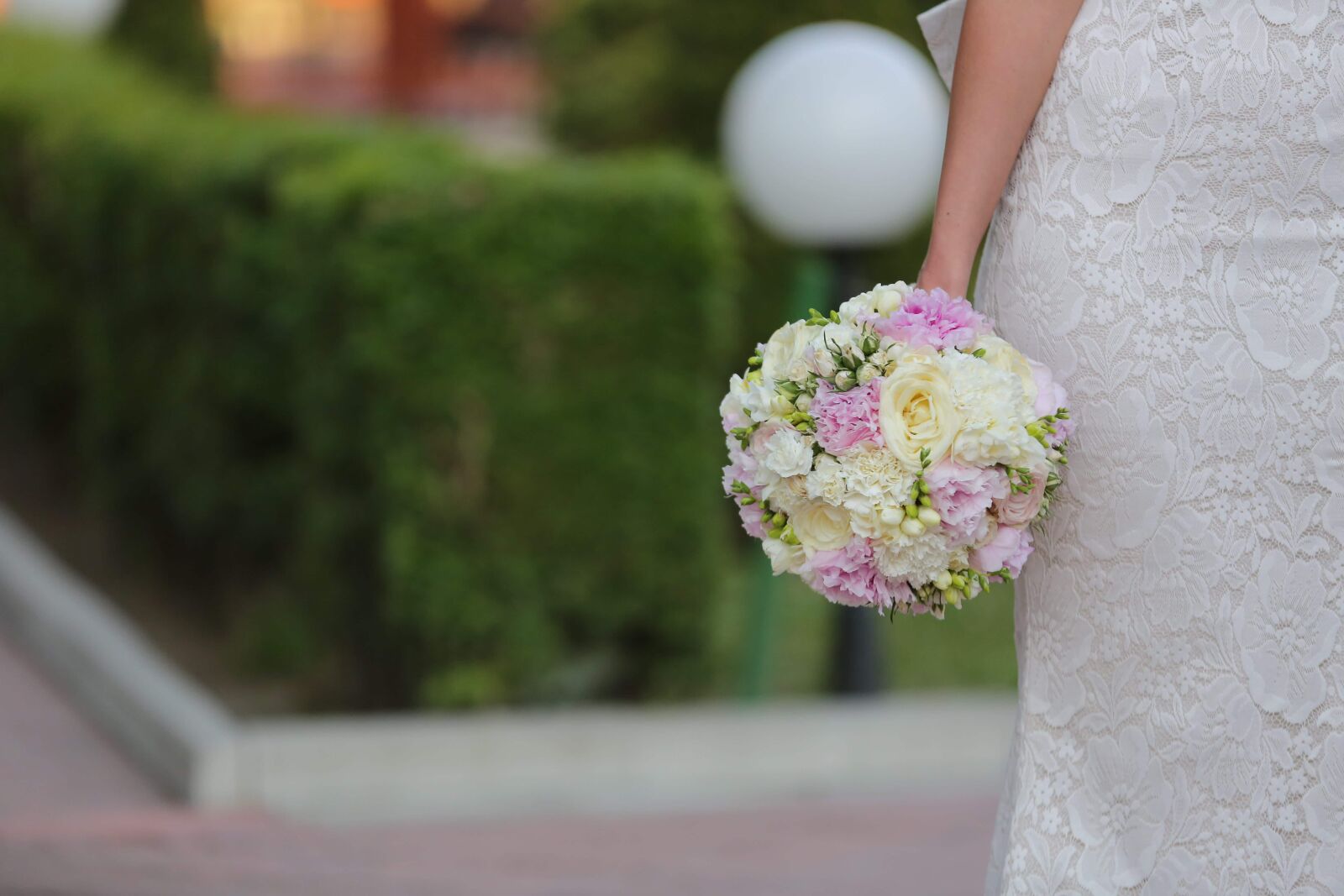 Canon EOS 5D Mark III sample photo. Wedding dress, wedding bouquet photography