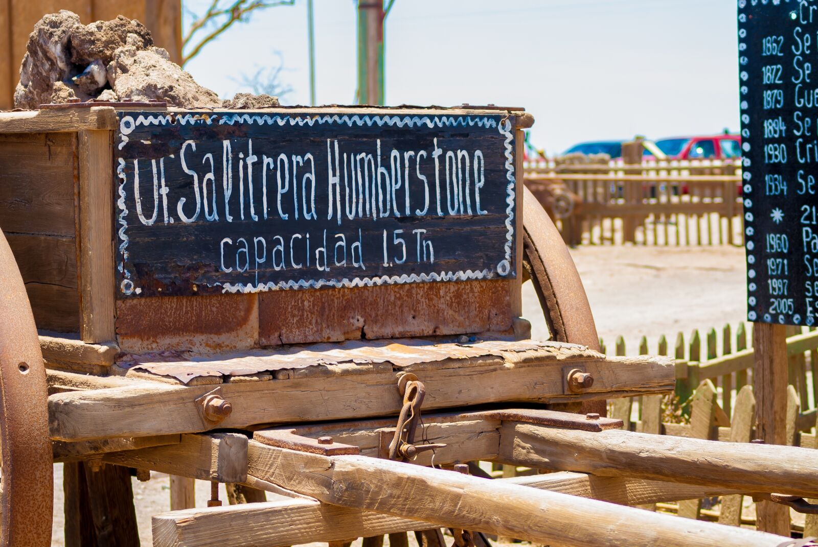Nikon D200 sample photo. Cart, wood, sign photography