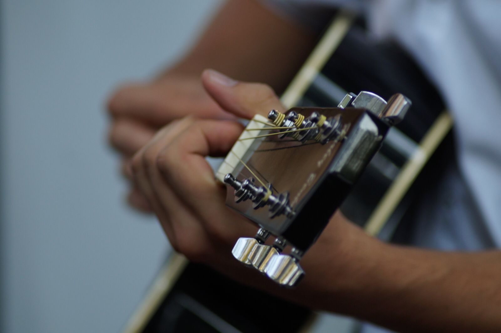 Sony SLT-A58 sample photo. Guitar, live, music photography