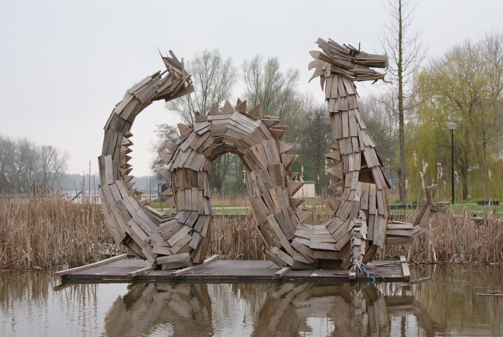 Sony Alpha DSLR-A200 sample photo. Dragon, carving, statue photography