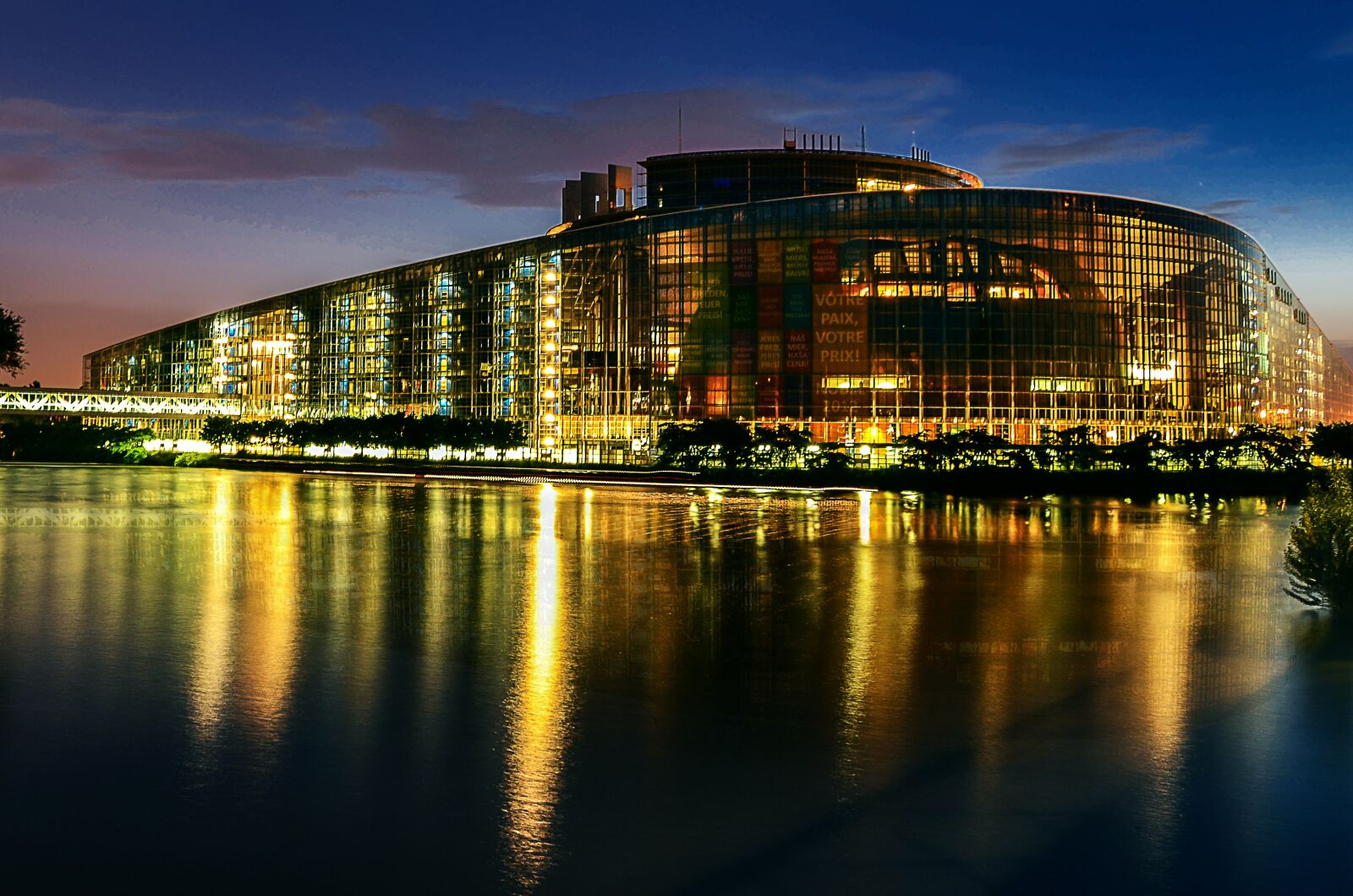 Nikon D7000 sample photo. European parliament, strasbourg, exposure photography