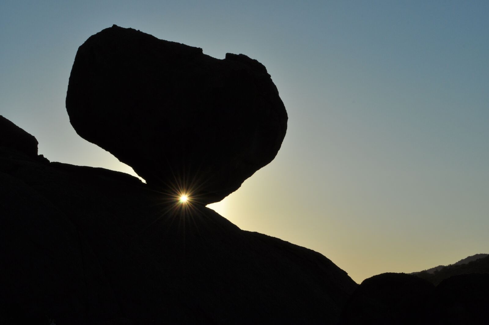 Nikon D90 sample photo. Sun, backlighting, shadow photography
