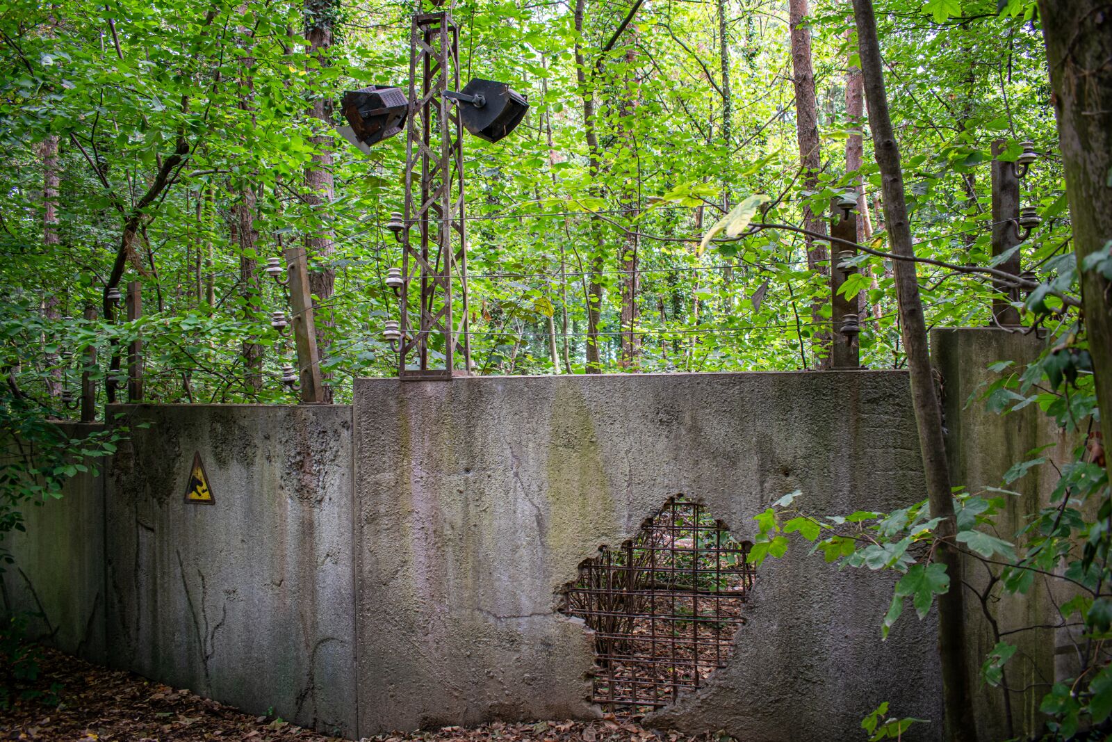 Nikon D5300 sample photo. Wall, hole, restricted area photography
