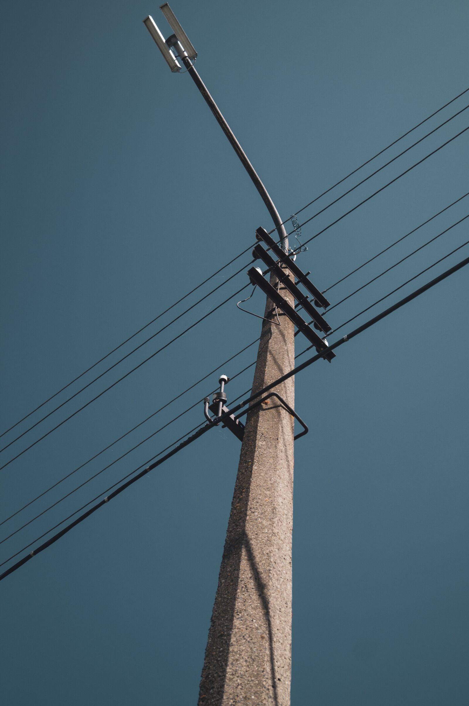 Sony SLT-A37 + Sony DT 18-55mm F3.5-5.6 SAM sample photo. Post, power line, sky photography