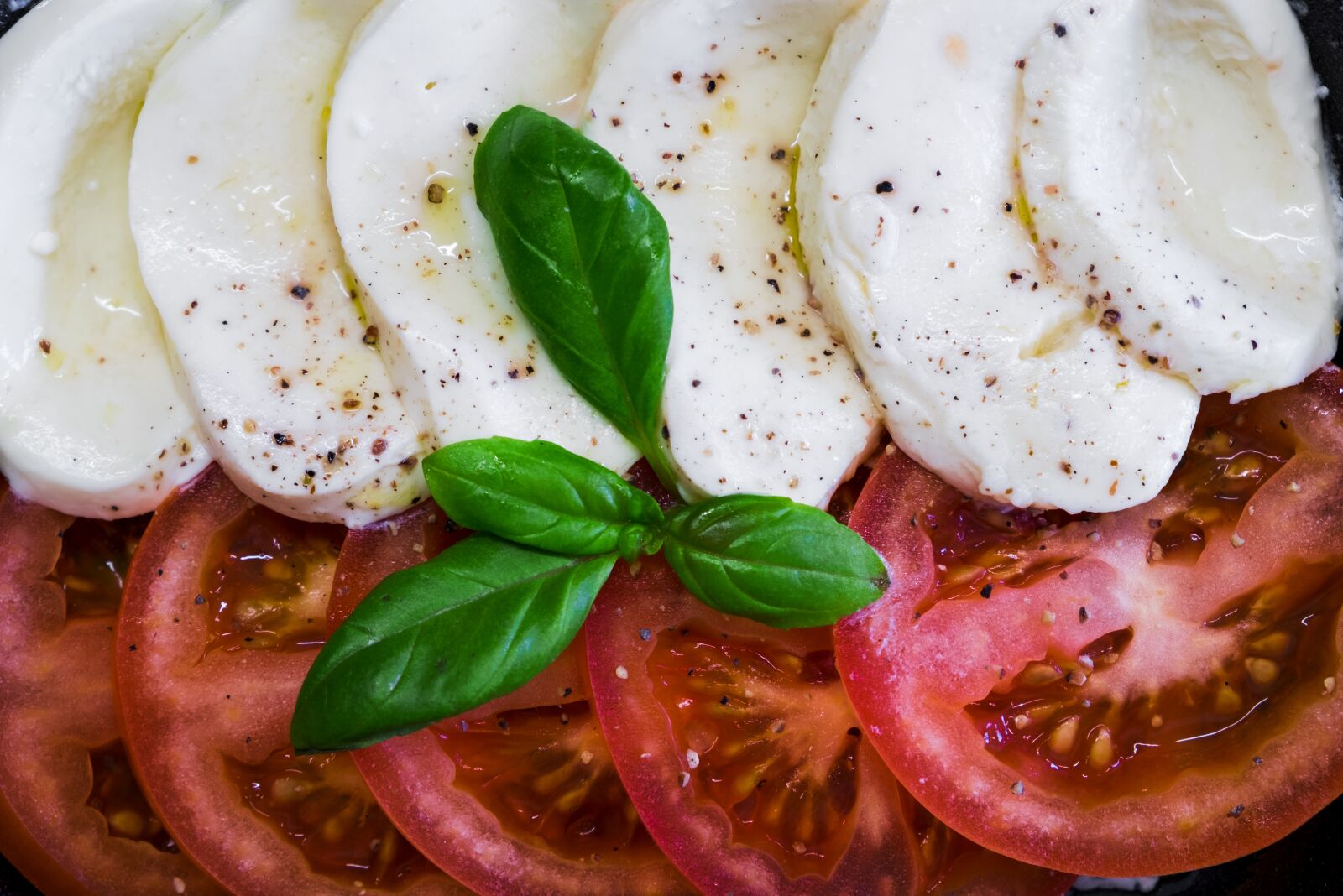 Fujifilm XF 18-55mm F2.8-4 R LM OIS sample photo. Tomatoes, mozzarella, basil photography