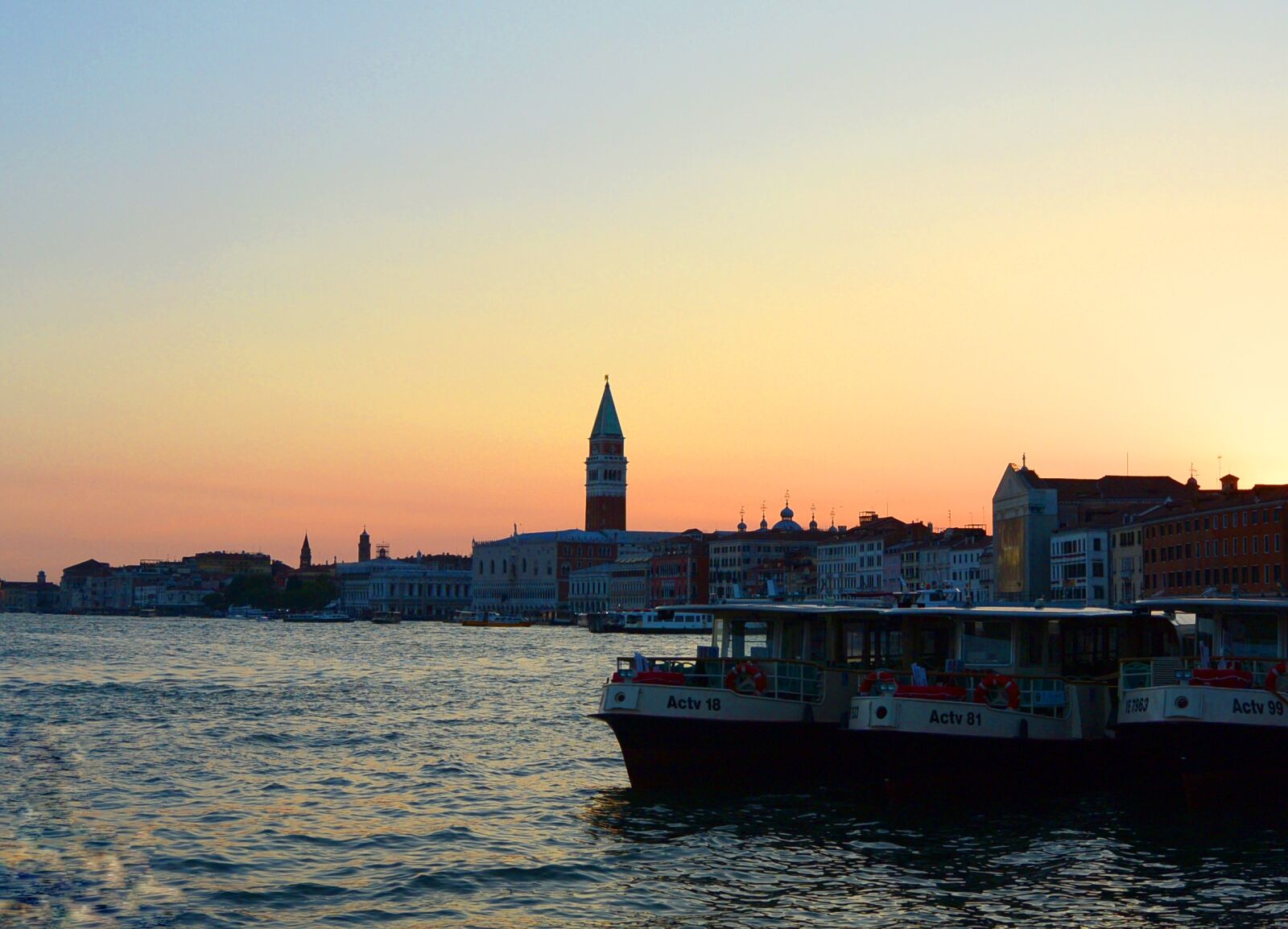 Nikon 1 S1 sample photo. Venice, sunset, abendstimmung photography