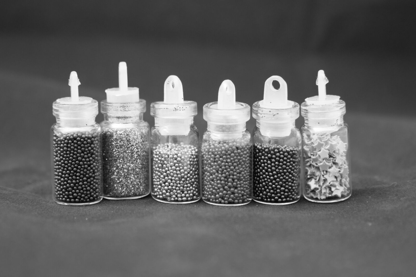 Canon EOS 100D (EOS Rebel SL1 / EOS Kiss X7) sample photo. Jars, tinsel, capacity photography