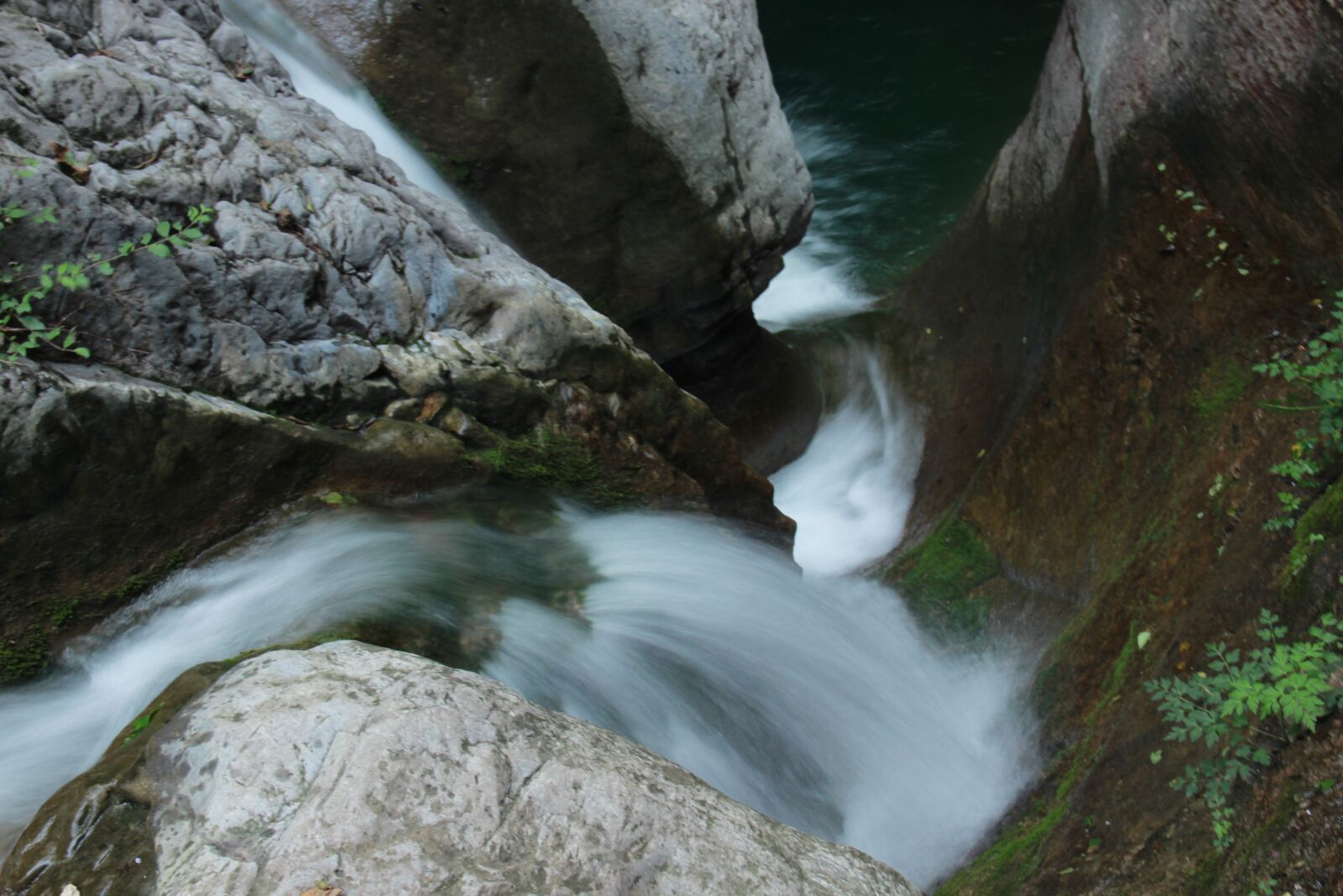 Canon EOS 600D (Rebel EOS T3i / EOS Kiss X5) sample photo. Falls, mountain, brooks photography