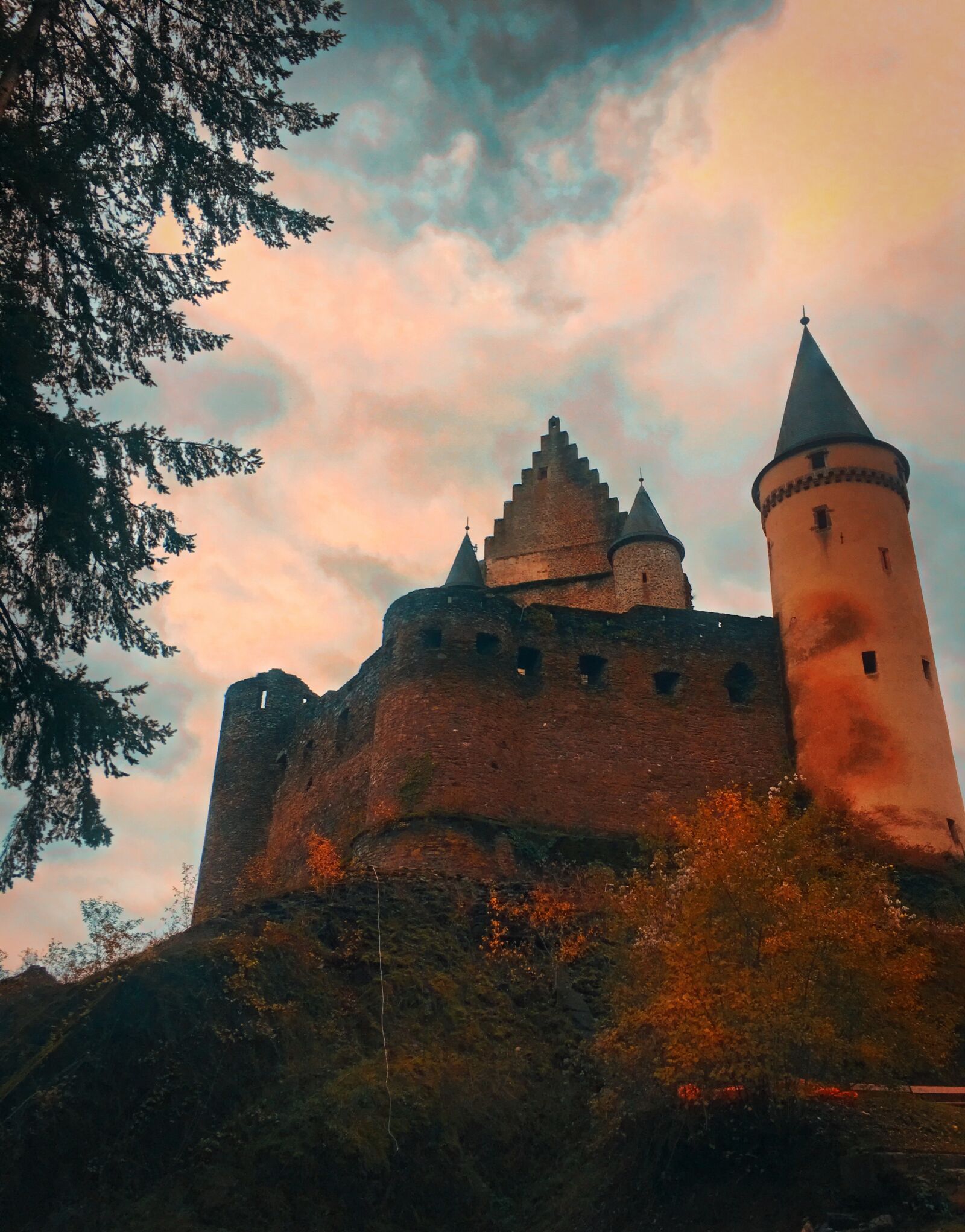 iPhone 6s Plus back camera 4.15mm f/2.2 sample photo. Castle, castles, vianden photography