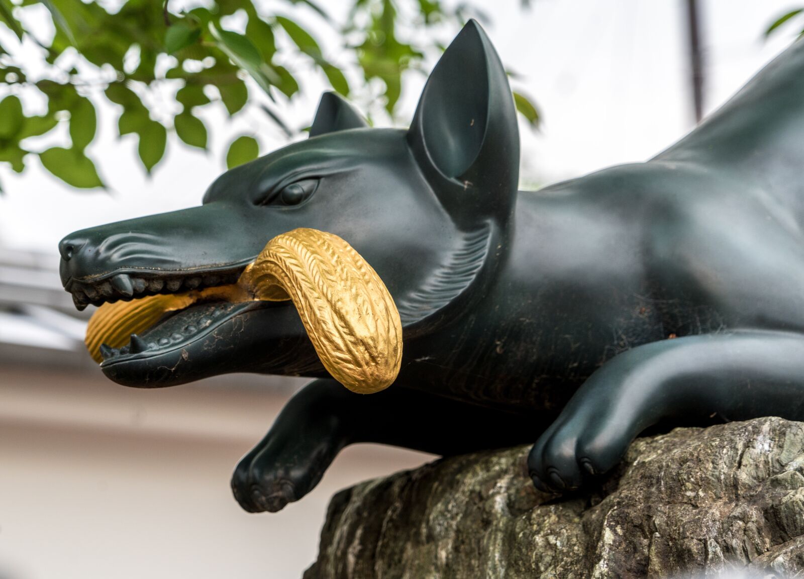 Sony a7R II + Sony FE 24-240mm F3.5-6.3 OSS sample photo. Sculpture, dog, japan photography