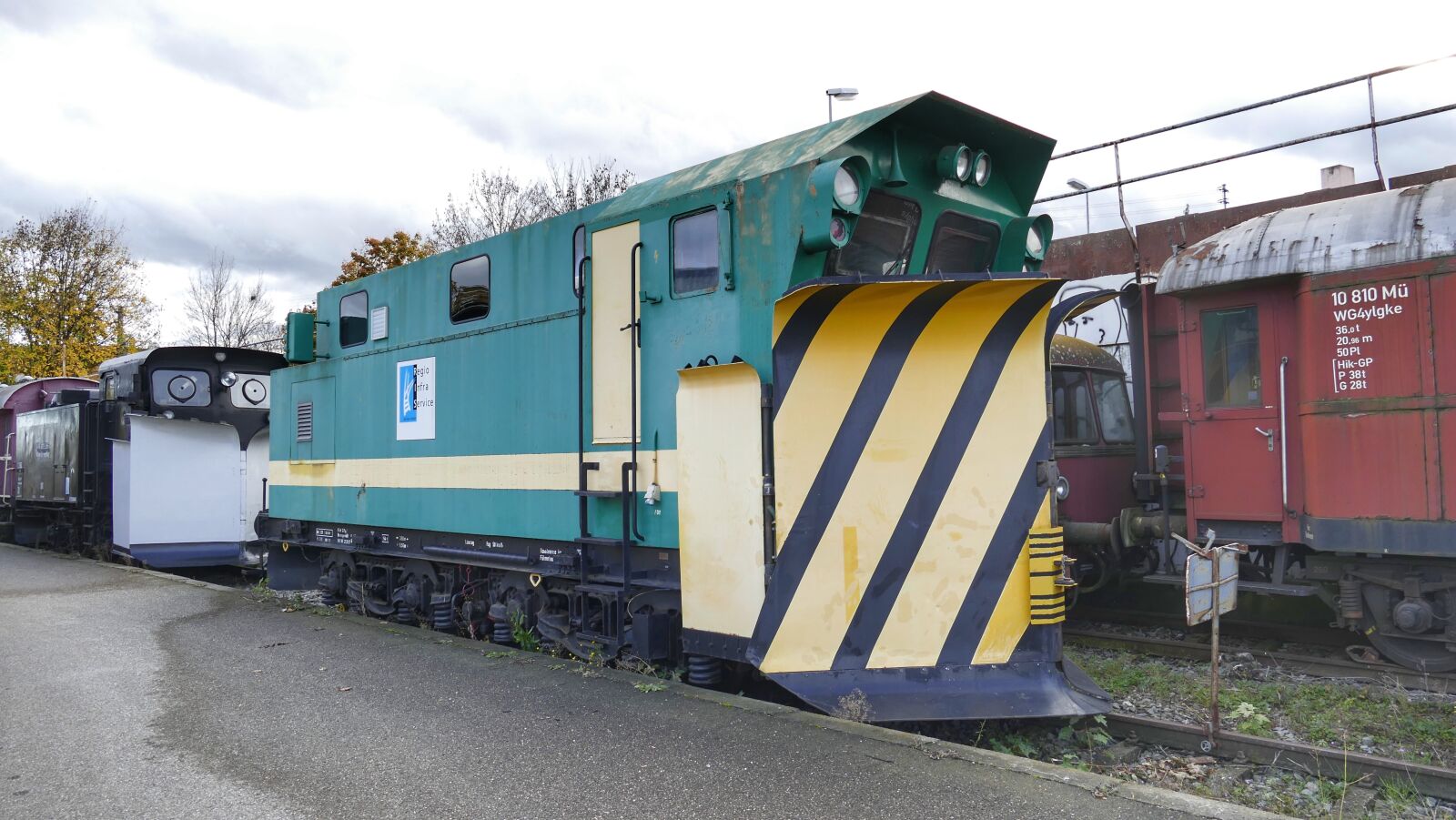 Panasonic Lumix DMC-FZ1000 sample photo. Train, railway, locomotive photography