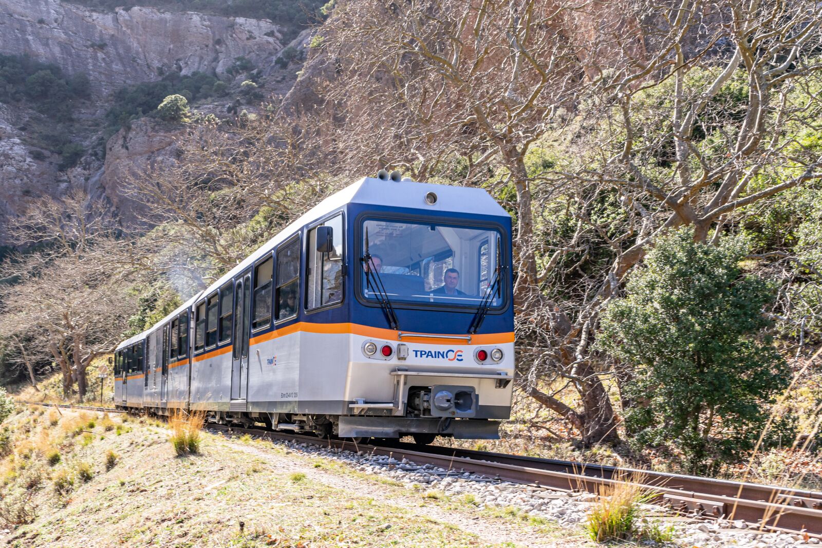 Sony a7 II + Sony FE 28-70mm F3.5-5.6 OSS sample photo. Train, transport, travel photography