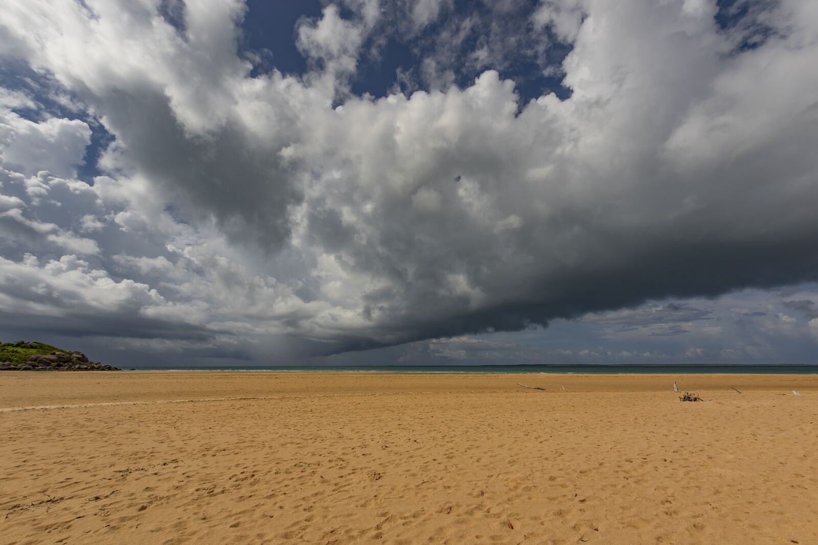 Canon EOS 7D Mark II sample photo. Beach, cloud, sand photography