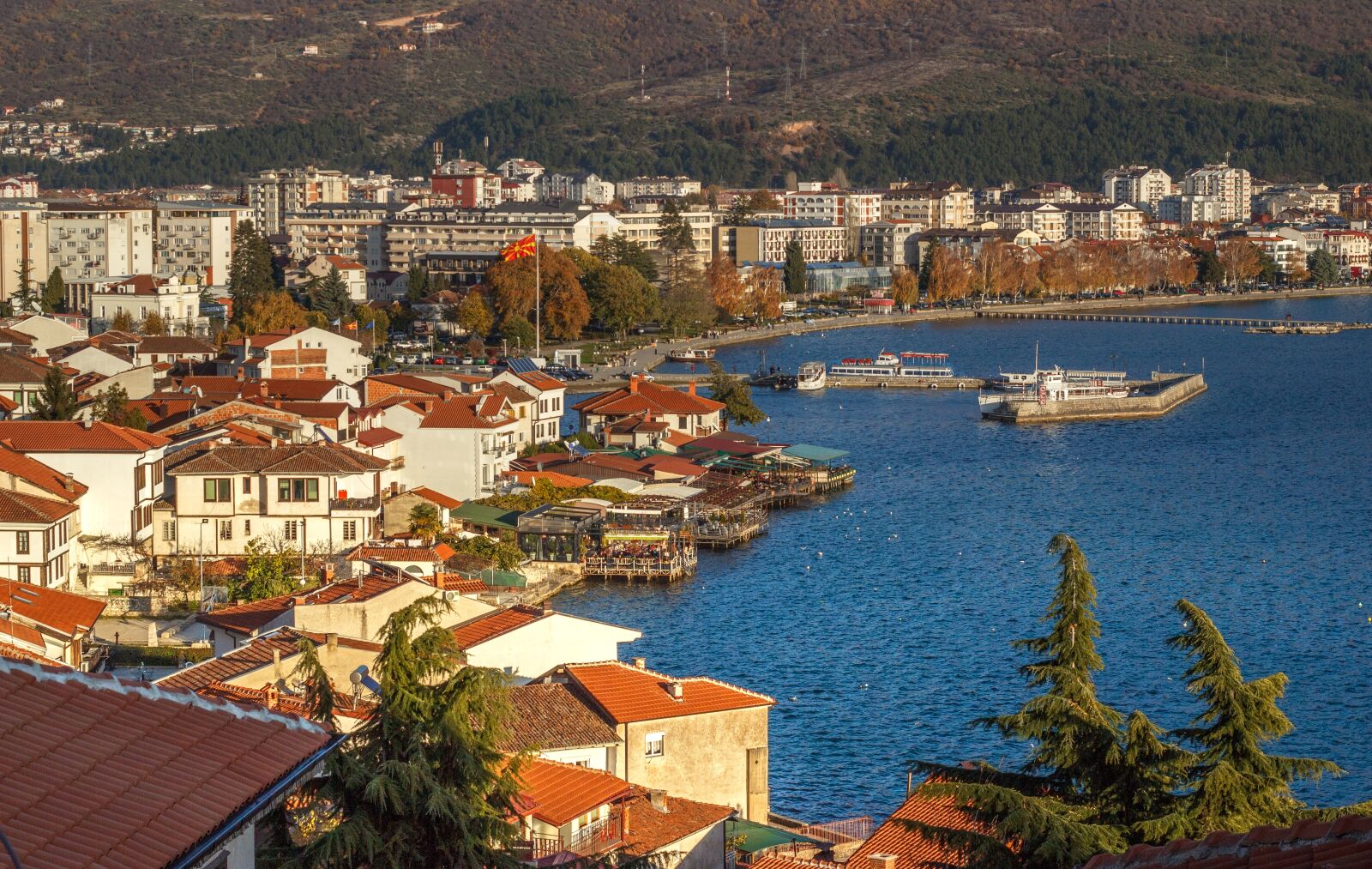Canon EOS 600D (Rebel EOS T3i / EOS Kiss X5) + Canon EF 50mm F1.8 II sample photo. Ohrid town, city, harbor photography