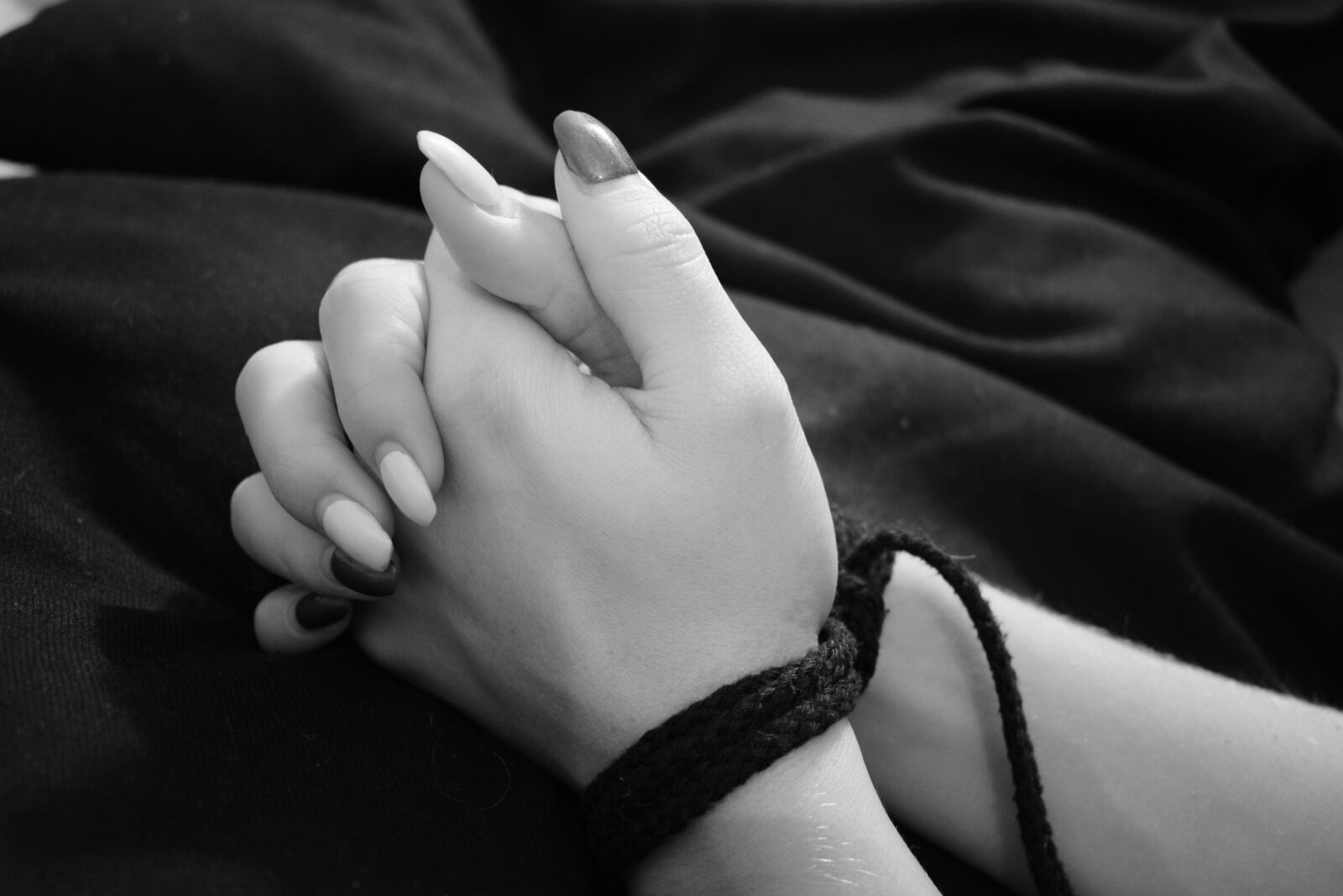 Nikon D3300 sample photo. Hands, nails, rope photography
