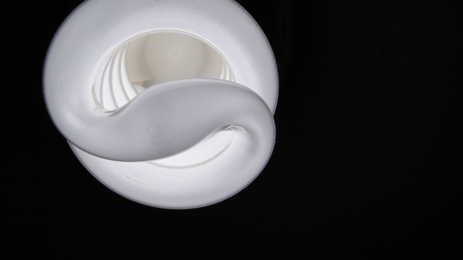 Sony Cyber-shot DSC-HX1 sample photo. Black, background, light, bulb photography