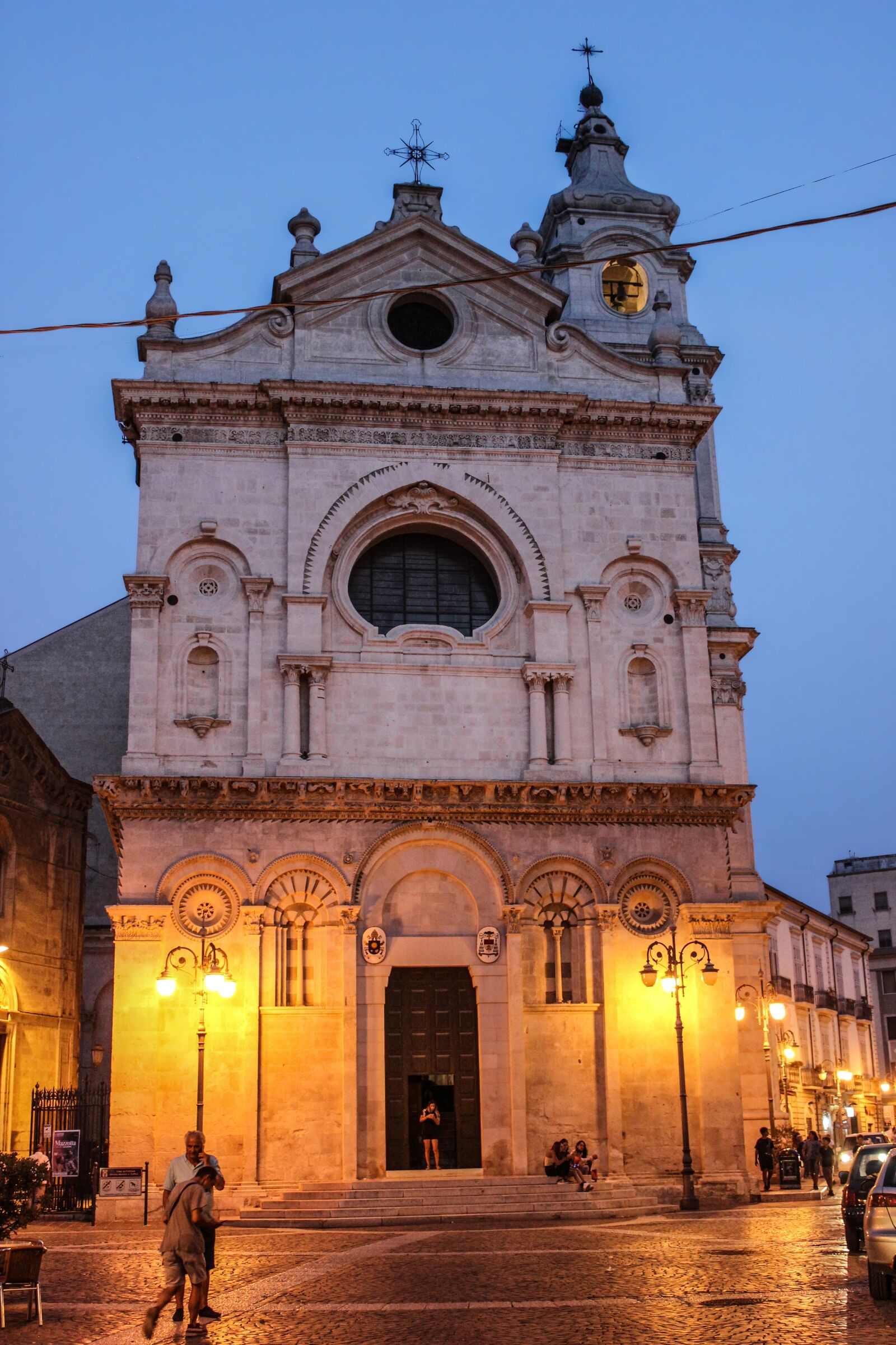Canon EOS 550D (EOS Rebel T2i / EOS Kiss X4) sample photo. Cathedral, architecture, facade photography