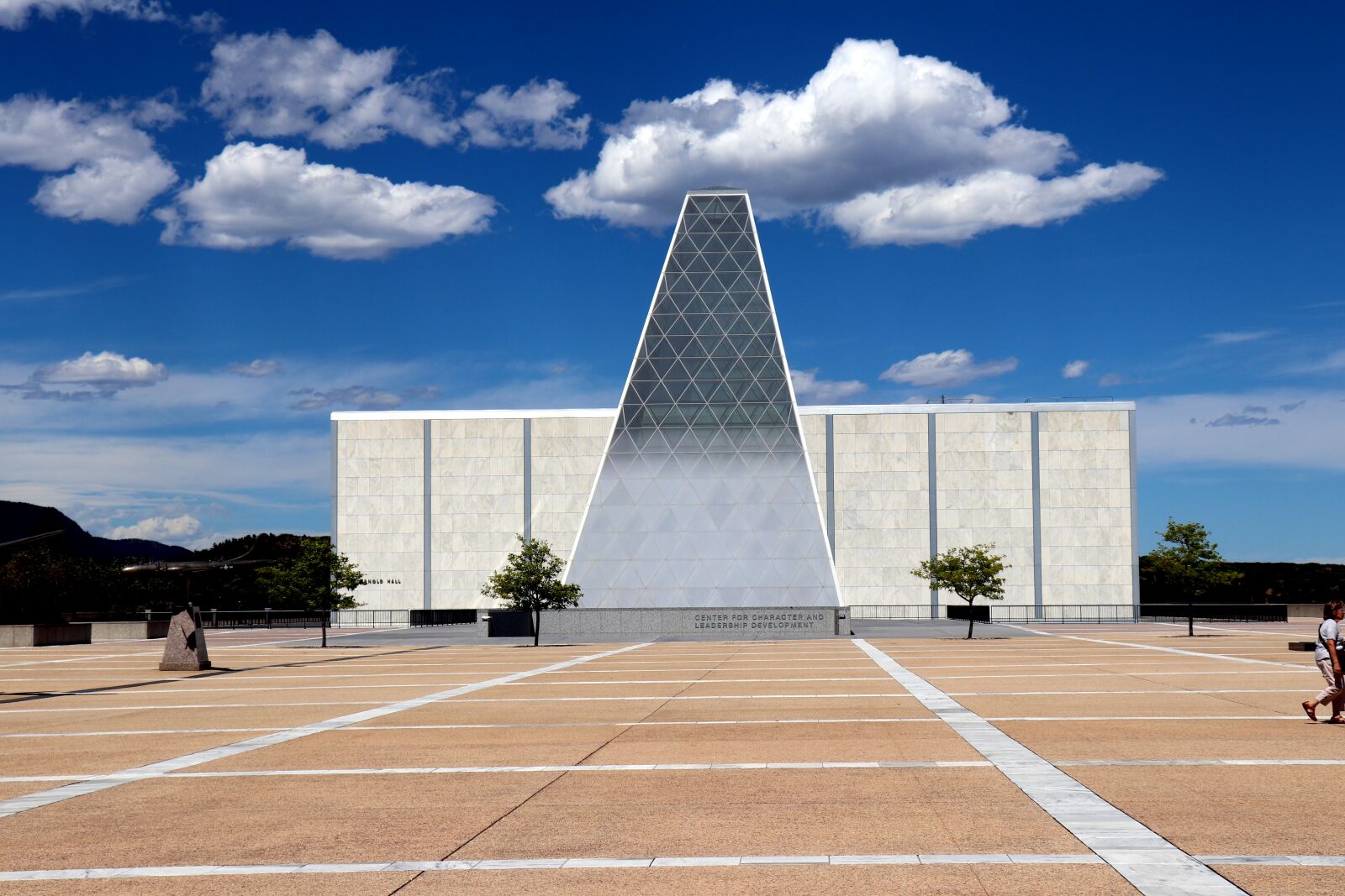 Canon EOS 200D (EOS Rebel SL2 / EOS Kiss X9) sample photo. Polaris, usafa, building photography