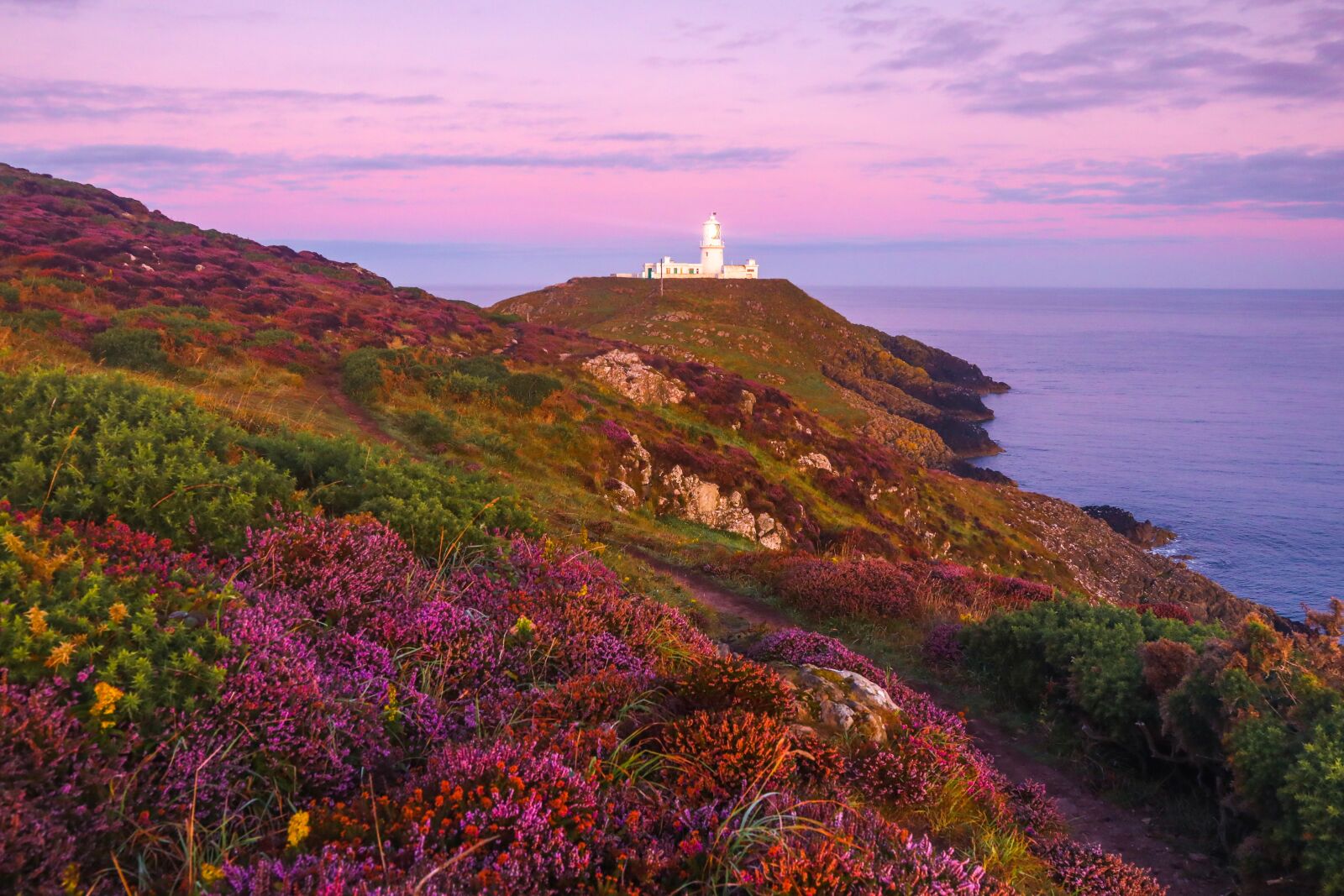 Canon EOS 5D Mark IV sample photo. Lighthouse, in the morning photography