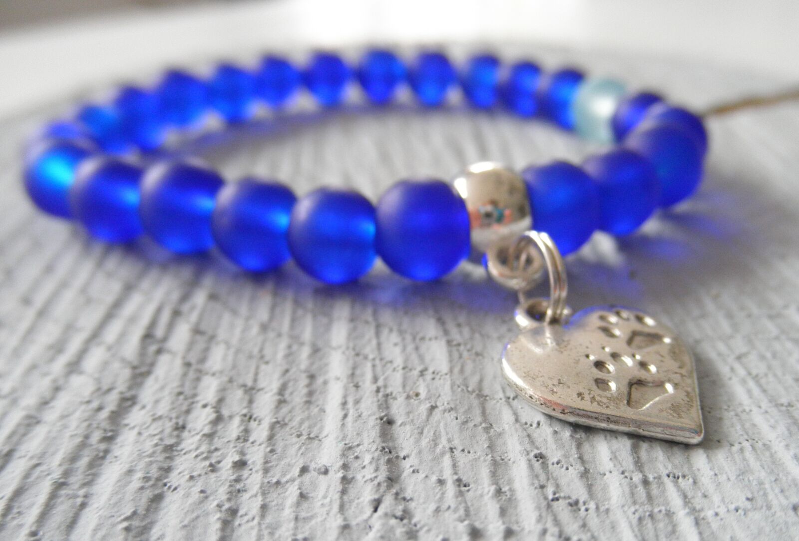 Olympus u7030,S7030 sample photo. Bracelet, beads, neon photography