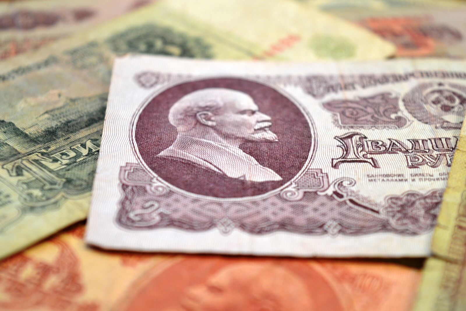 Nikon D3200 sample photo. Lenin, soviet money, old photography