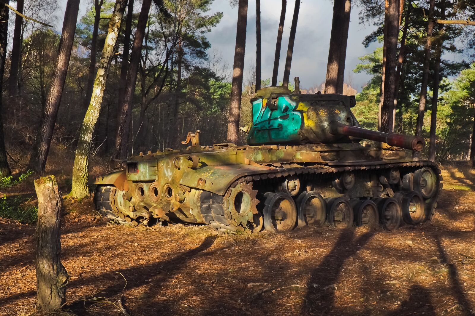 Olympus OM-D E-M10 sample photo. Lost places, panzer, wreck photography
