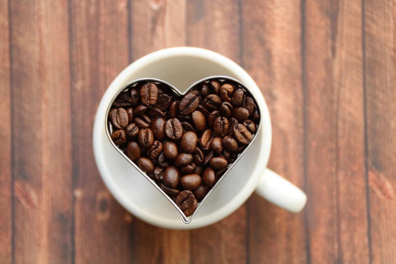 Canon EOS 2000D (EOS Rebel T7 / EOS Kiss X90 / EOS 1500D) sample photo. Coffee, cup, heart photography