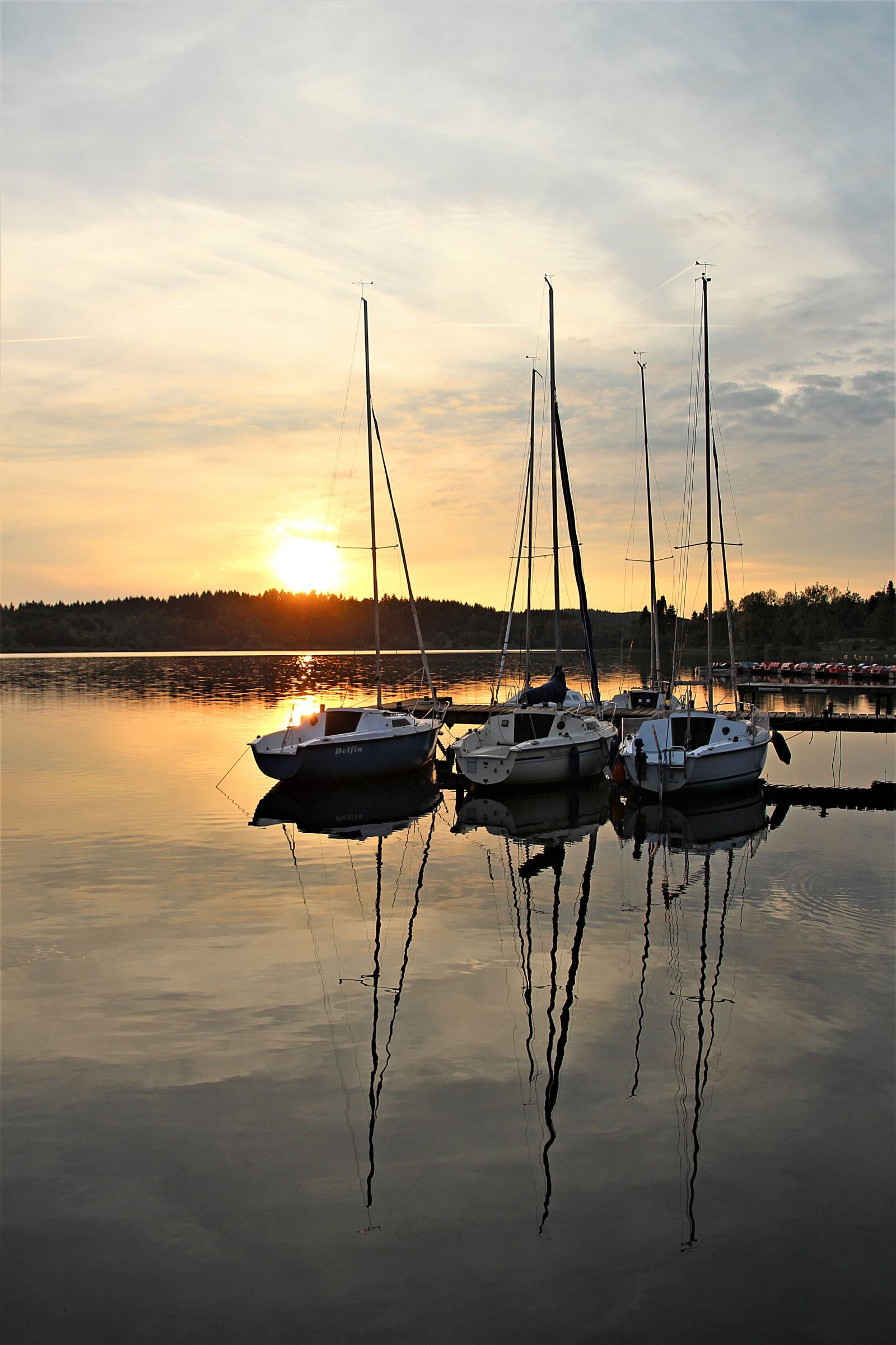 Canon EOS 700D (EOS Rebel T5i / EOS Kiss X7i) sample photo. Waters, sailing boat, reflection photography