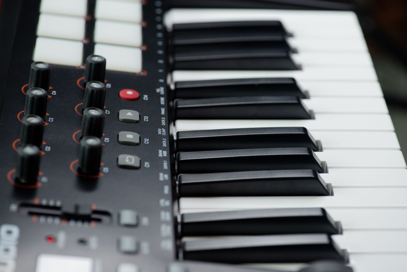Nikon D800 sample photo. Keyboard, synthesizer, midi photography