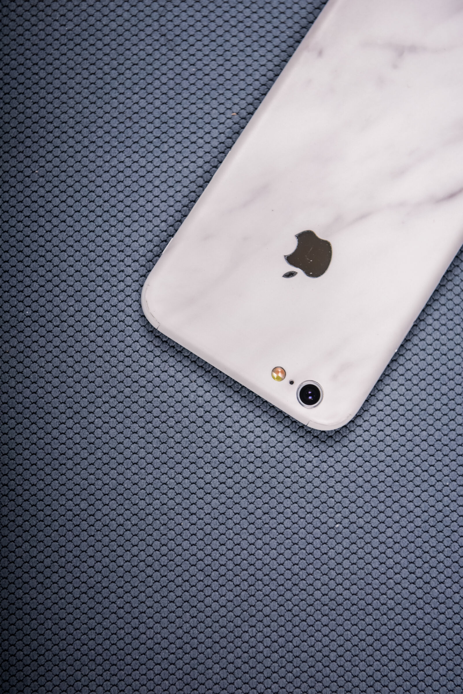 Nikon AF-S Nikkor 24-70mm F2.8G ED sample photo. Apple, dbrand, dbrandskin, depth photography