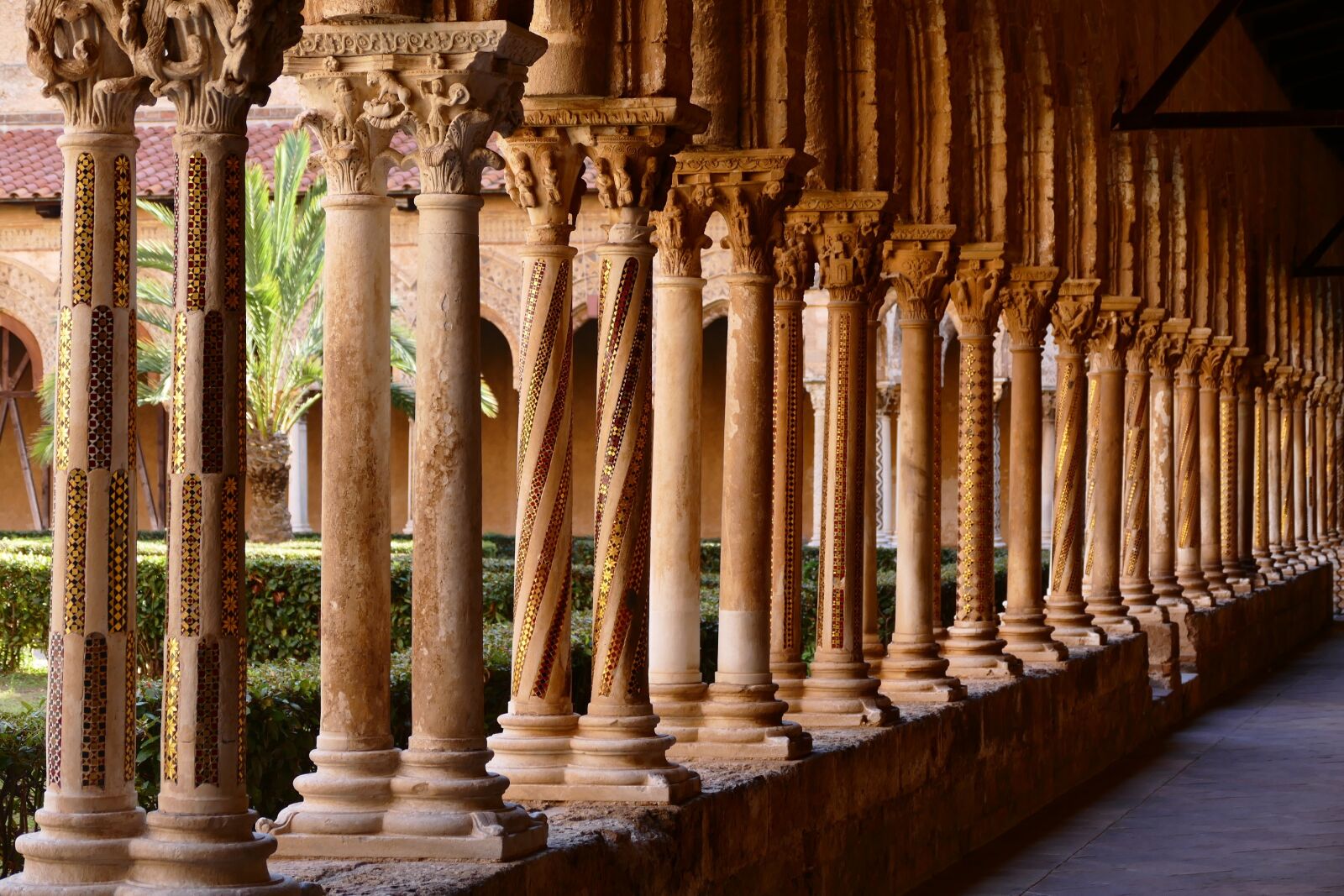 Panasonic Lumix DMC-FZ1000 sample photo. Sicily, monastery, dom photography