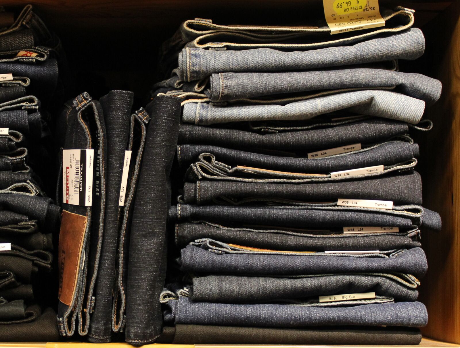 Canon EOS 600D (Rebel EOS T3i / EOS Kiss X5) sample photo. Jeans, shop, cloths photography