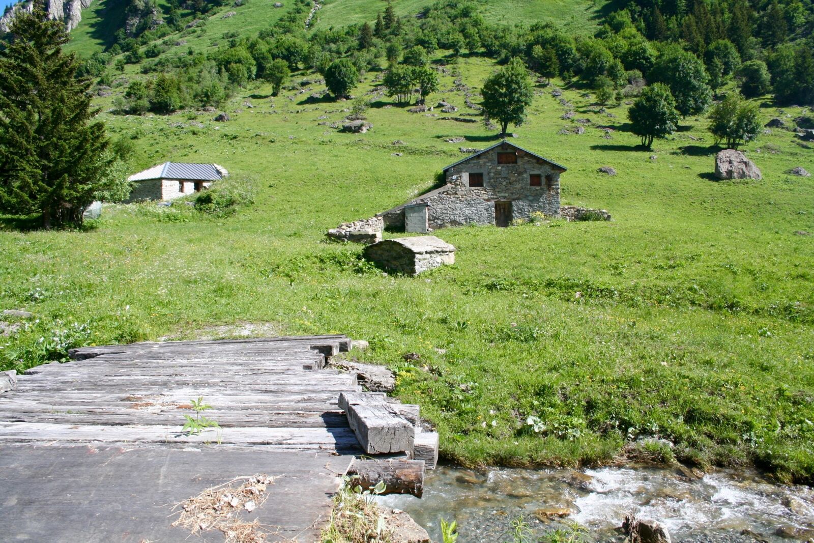 Canon EOS 350D (EOS Digital Rebel XT / EOS Kiss Digital N) sample photo. Laval, savoie, montagnette photography