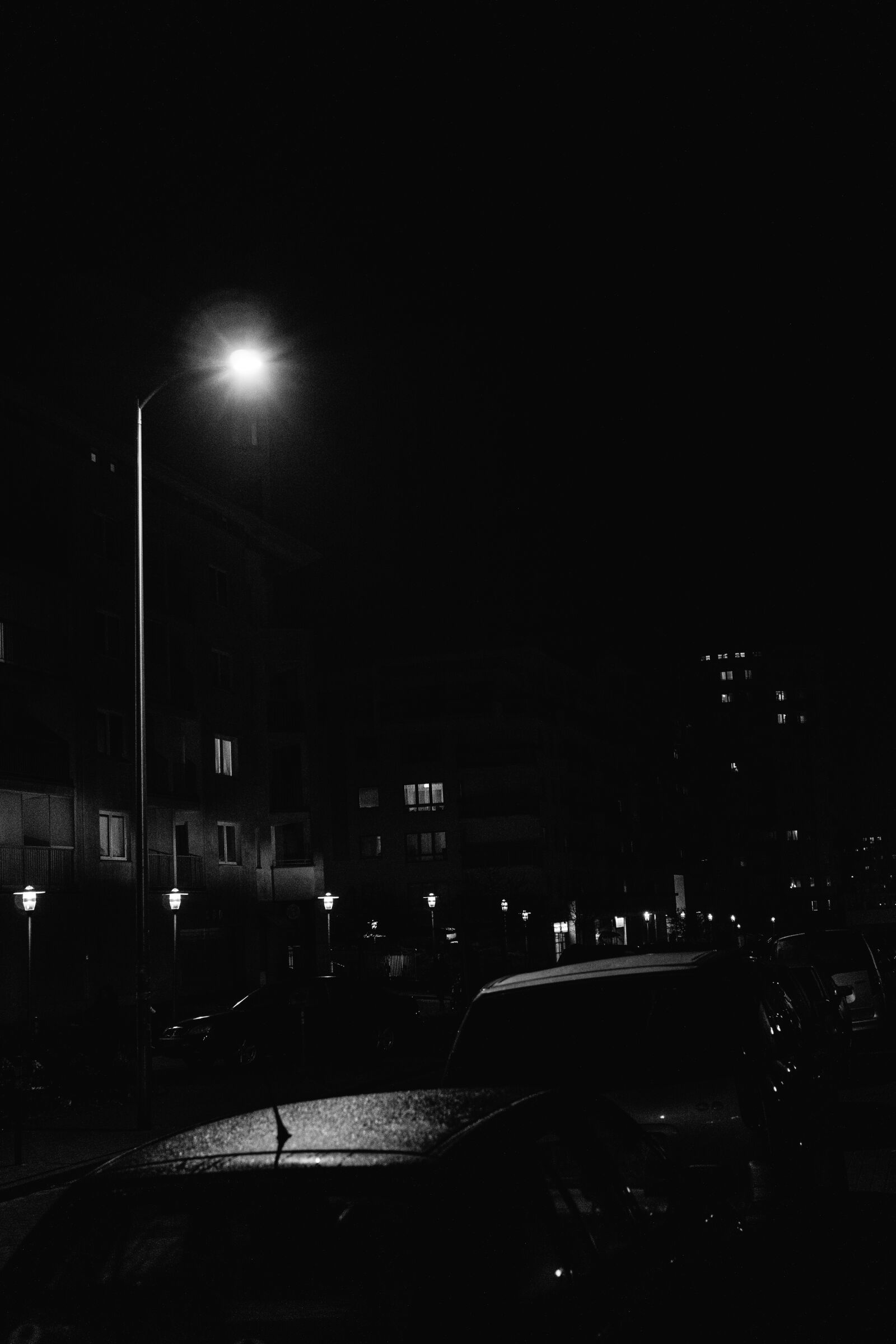 Sony a6000 + Sigma 30mm F2.8 EX DN sample photo. Bw, dark, light, mono photography
