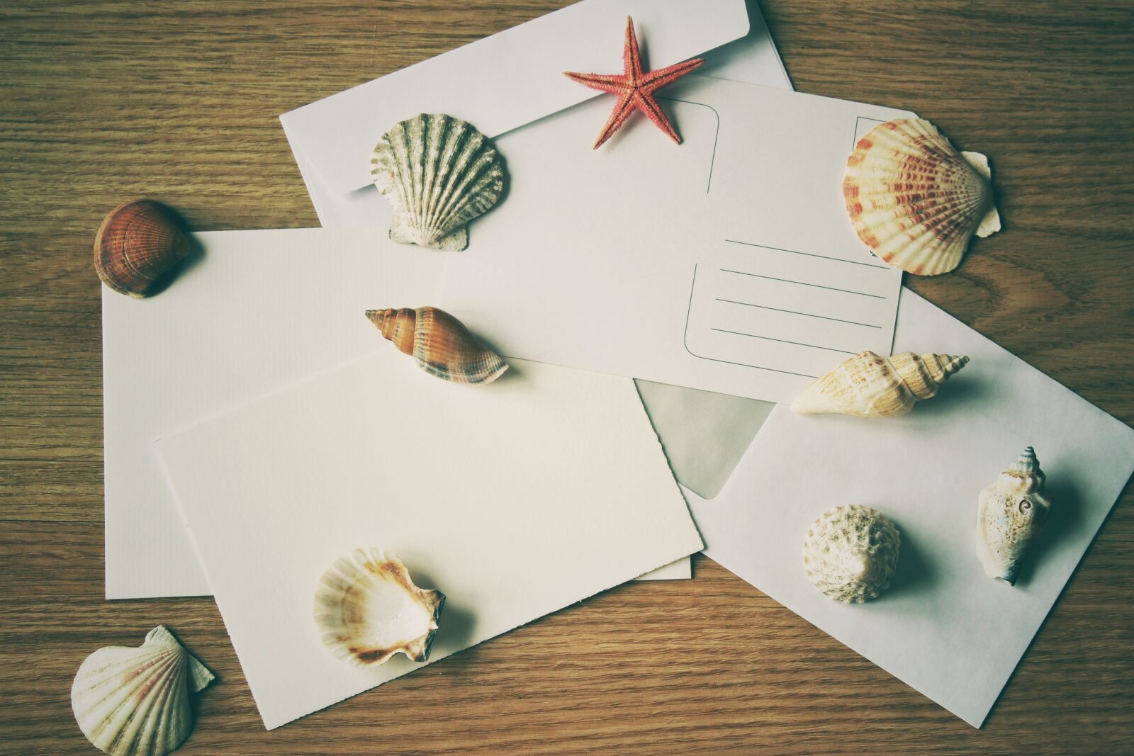 Canon EOS 1300D (EOS Rebel T6 / EOS Kiss X80) sample photo. Postcard, envelope, vintage photography