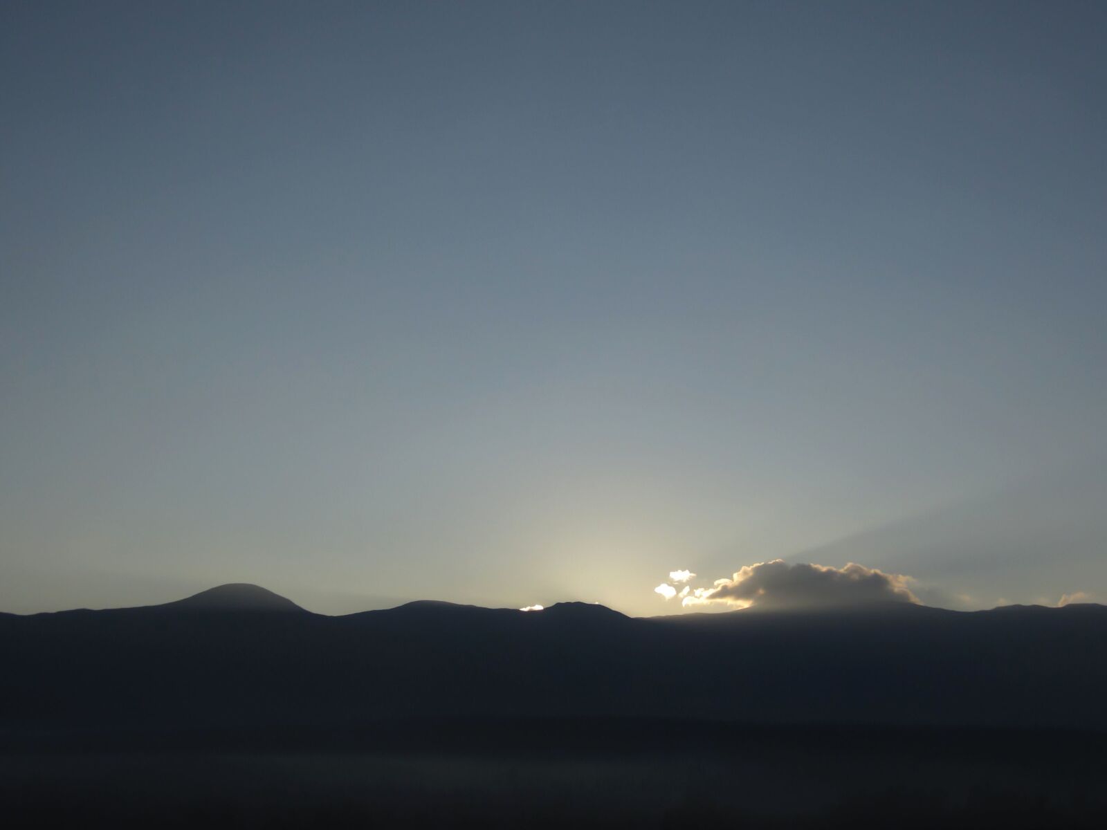 Canon PowerShot ELPH 300 HS (IXUS 220 HS / IXY 410F) sample photo. Morning mist, mountains, sunrise photography